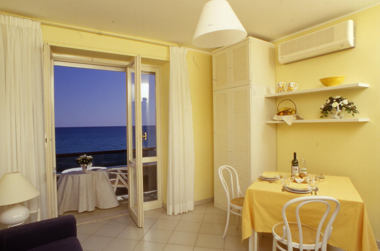 Residence Sole Mare Alaxi Hotels Αλάσιο Εξωτερικό φωτογραφία